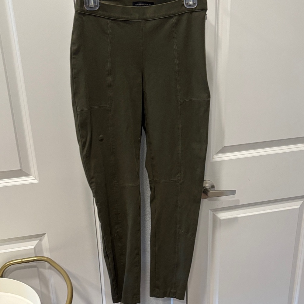 EUC Banana Republic Devon Trousers in Olive